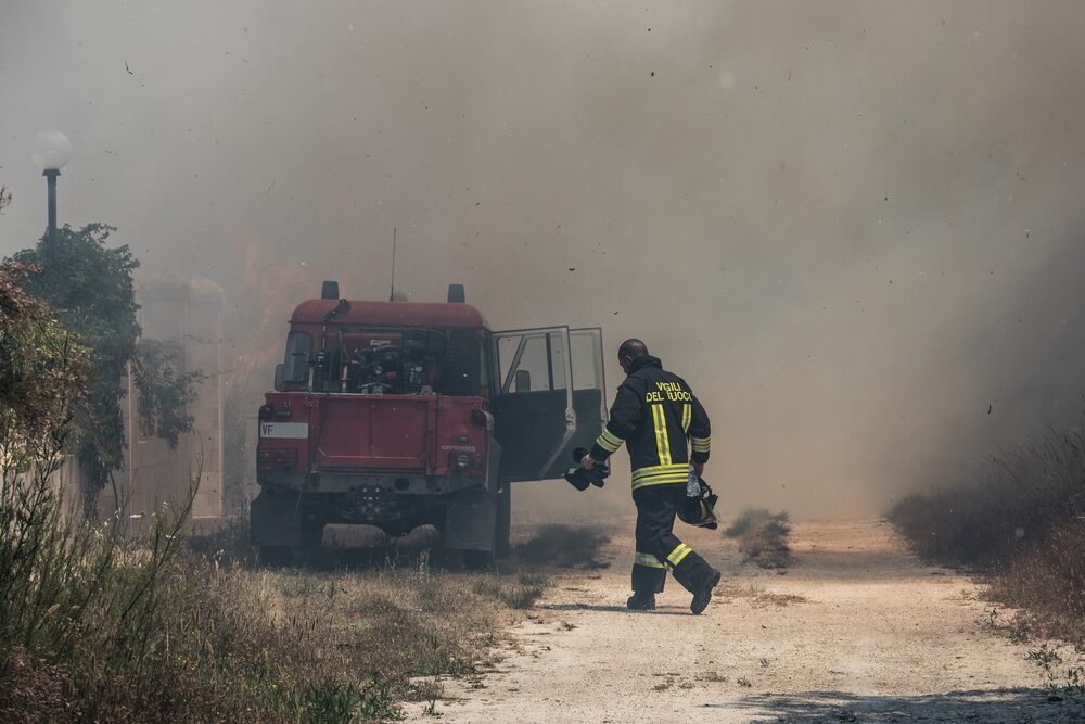 Incendio isola ecologica Novate Milanese