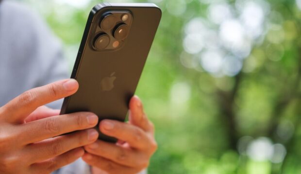 Animazione iPhone Duo su Galaxy Z Fold 8