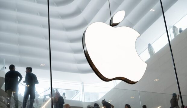 Apple CEO John Ternus e Tim Cook